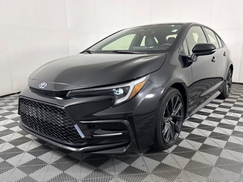 Used 2023 Toyota Corolla SE image 3