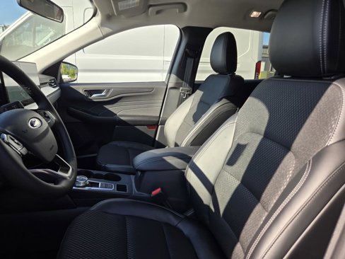 New 2025 Ford Escape SE image 15
