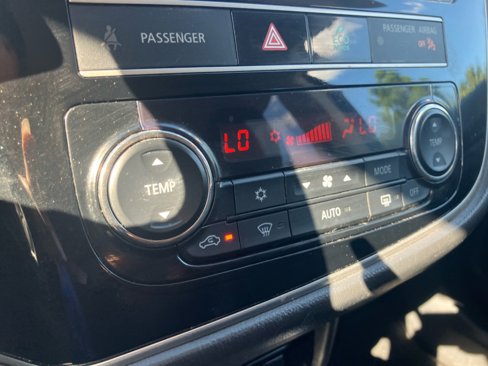 Used 2019 Mitsubishi Outlander SE image 21