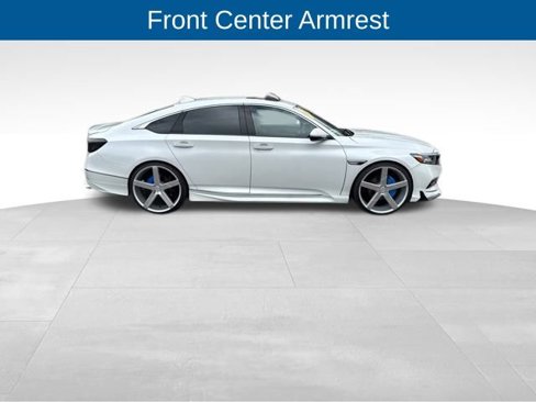 Used 2018 Honda Accord Touring image 10