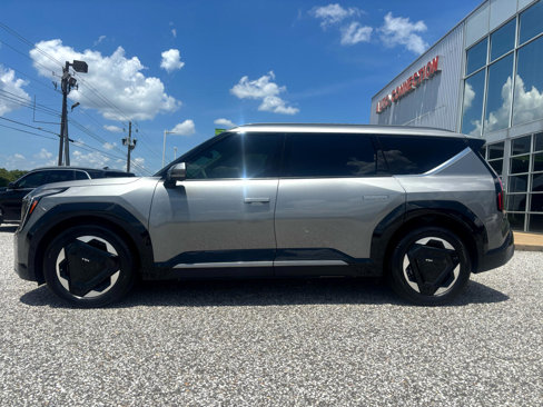 Used 2024 Kia EV9 Land image 3