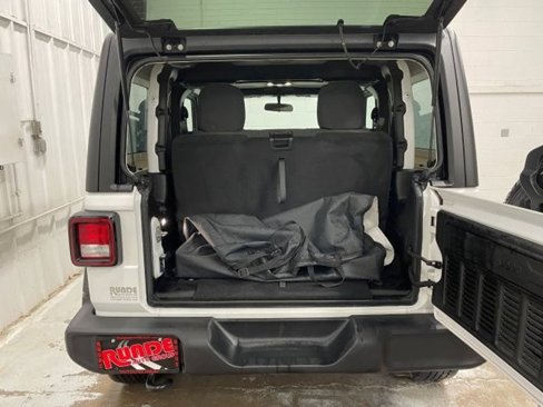 Used 2019 Jeep Wrangler Sport image 10