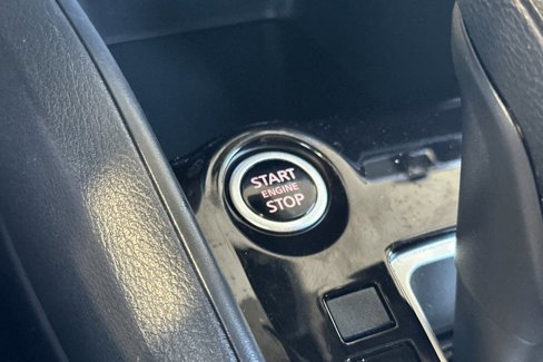 Used 2022 Nissan Versa SV image 21