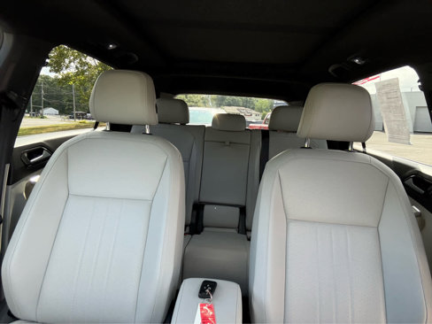 Used 2022 Volkswagen Tiguan SE R-Line image 15