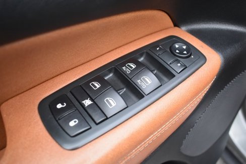 Used 2012 Jeep Grand Cherokee Overland Summit image 11
