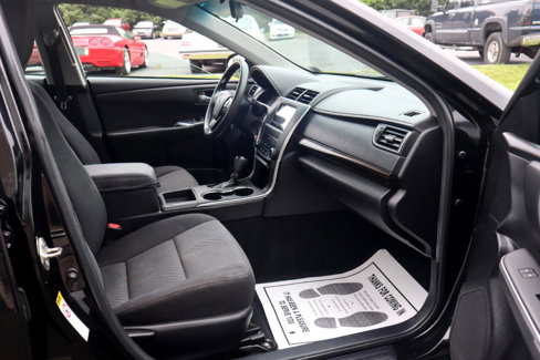 Used 2015 Toyota Camry LE image 33