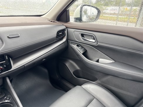 Certified 2022 Nissan Rogue SV w/ SV Premium Package image 17