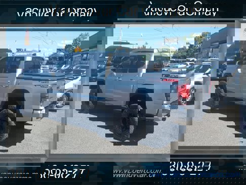 Used 2017 Toyota Tacoma TRD Off-Road image 4