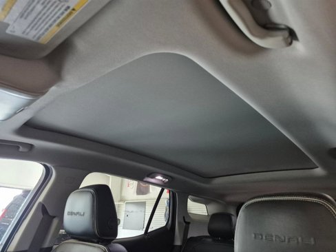 Used 2018 GMC Terrain Denali w/ Advanced Safety Package image 13