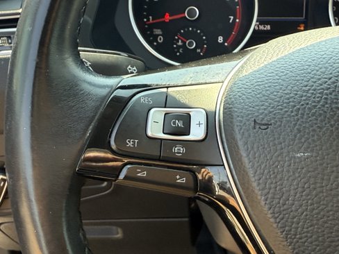 Used 2019 Volkswagen Tiguan SEL image 16