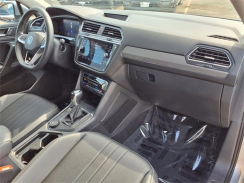 Used 2022 Volkswagen Tiguan SE image 22