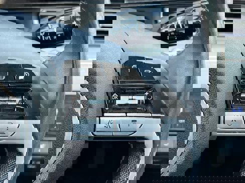 Certified 2024 Hyundai Elantra Limited image 30