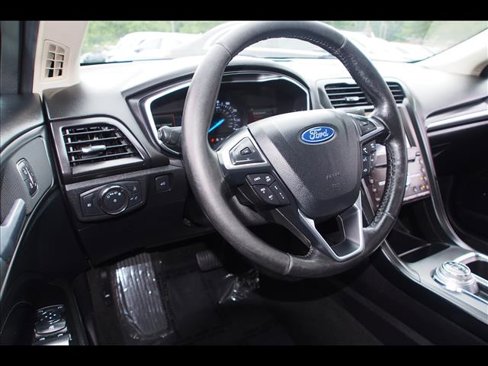 Used 2019 Ford Fusion Titanium image 16