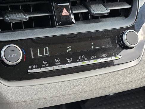 Used 2025 Toyota Corolla XLE image 22