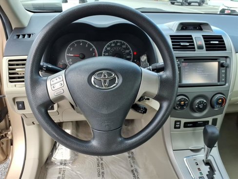 Used 2013 Toyota Corolla LE image 11