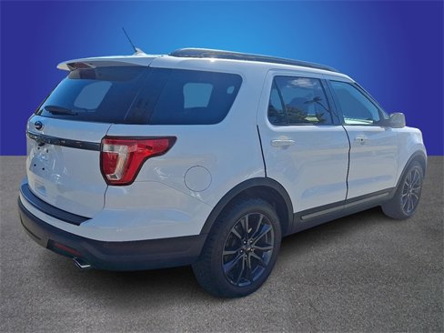 Used 2019 Ford Explorer XLT w/ Equipment Group 202A image 4