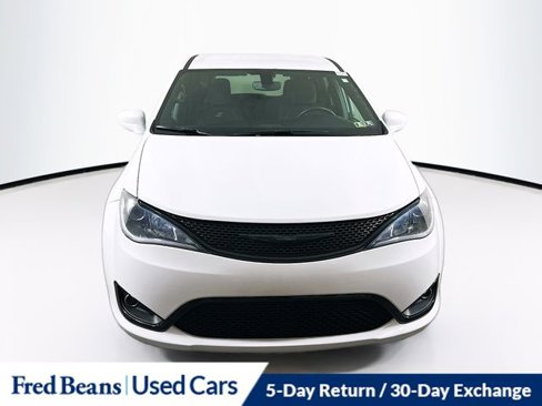 Used 2020 Chrysler Pacifica Touring w/ S Appearance Package image 2