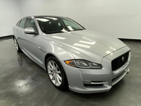 Used 2017 Jaguar XJ R-Sport image 8