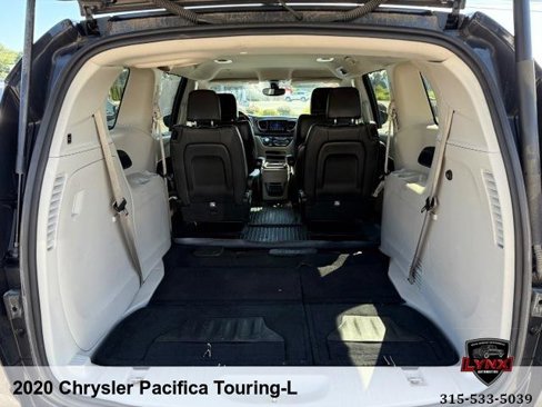 Used 2020 Chrysler Pacifica Touring-L image 42