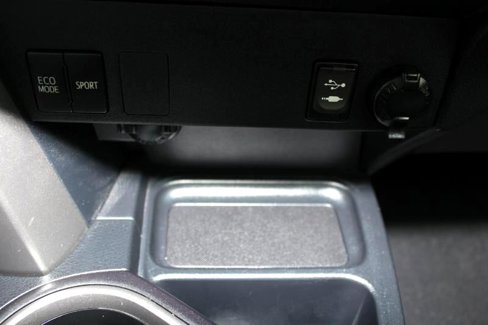 Used 2017 Toyota RAV4 LE image 29
