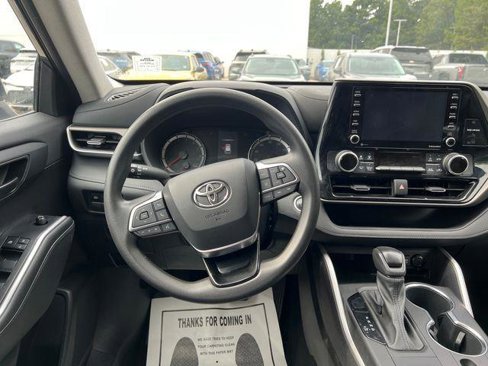 Used 2021 Toyota Highlander L image 14