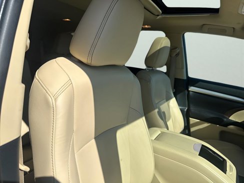 Used 2019 Toyota Highlander XLE image 15