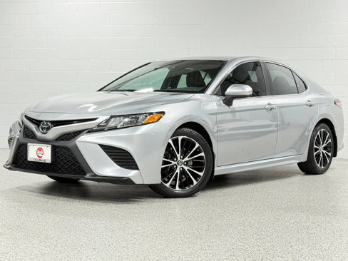 Used 2018 Toyota Camry L image 2