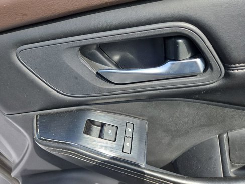 Used 2023 Nissan Rogue SV image 40