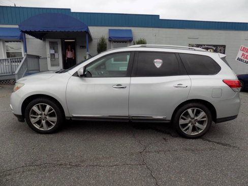 Used 2013 Nissan Pathfinder Platinum image 12