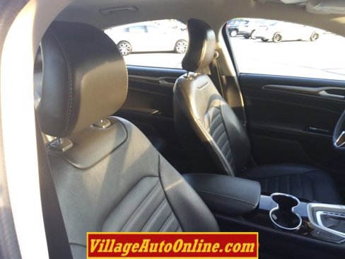 Used 2016 Ford Fusion SE w/ Equipment Group 202A image 28