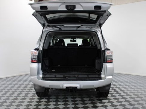 Used 2016 Toyota 4Runner SR5 Premium image 16