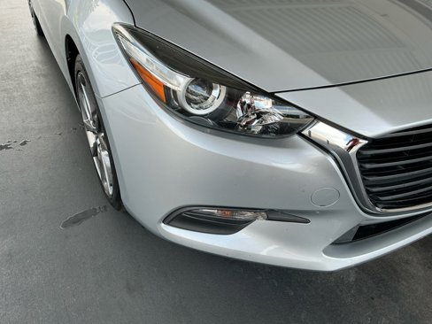 Used 2018 MAZDA MAZDA3 Touring image 18