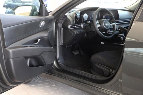 Used 2024 Hyundai Elantra SEL image 11