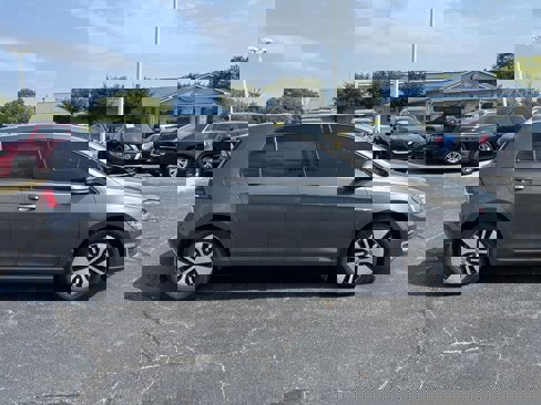 Used 2019 Volkswagen e-Golf SE w/ Driver Assistance Package image 2