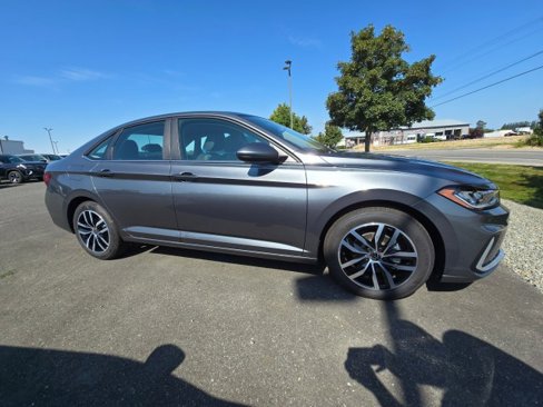 New 2025 Volkswagen Jetta SE image 3