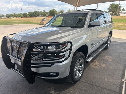Used 2019 Chevrolet Suburban LT w/ LT Signature Package image 3