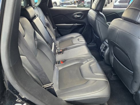 Used 2021 Jeep Cherokee Latitude Plus image 10