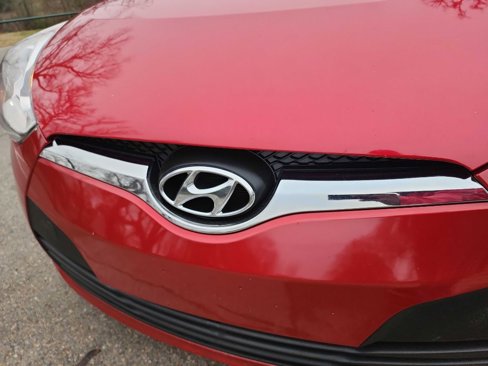 Used 2017 Hyundai Veloster image 3