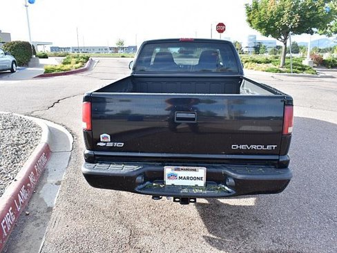 Used 2001 Chevrolet S10 Pickup LS w/ Preferred Equipment Group image 5