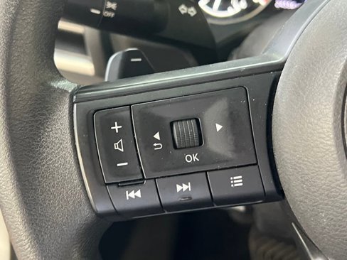Used 2024 Nissan Rogue SV image 17