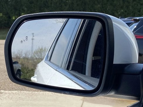 Used 2022 Ford Edge SEL image 9