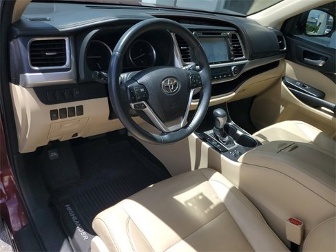 Used 2016 Toyota Highlander XLE image 26