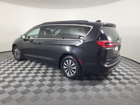 Used 2021 Chrysler Pacifica Touring w/ Cold Weather Group image 12