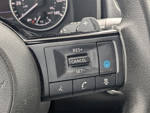 Used 2022 Nissan Rogue SV image 26
