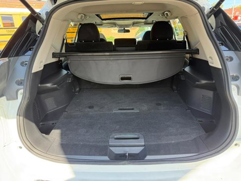 Used 2016 Nissan Rogue SV w/ SV Premium Package image 20