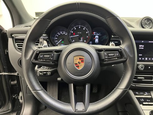 Certified 2024 Porsche Macan image 12