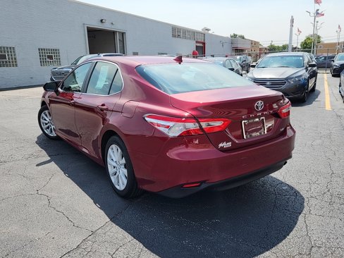 Used 2020 Toyota Camry LE image 5