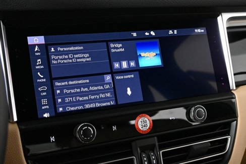 Certified 2025 Porsche Macan image 14