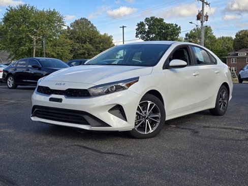Used 2024 Kia Forte LXS image 3