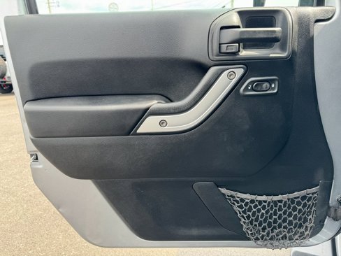 Used 2013 Jeep Wrangler Unlimited Sahara w/ Connectivity Group image 27